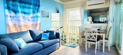 Loza house coastal design unit with lake & mountain views Apartment in Lake Champlain