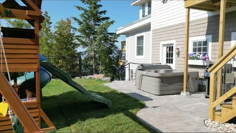 Loza house coastal design unit with lake & mountain views Apartment in Lake Champlain