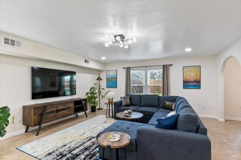 TV and multimedia, Living room, Seating area, Evening entertainment