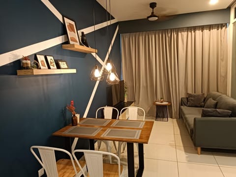 TV and multimedia, Living room, Seating area, Dining area