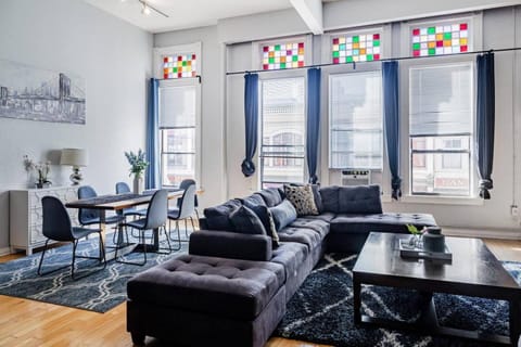 Free Parking Walk to Conv Center 5 Beds Loft Hotel in Gaslamp Quarter