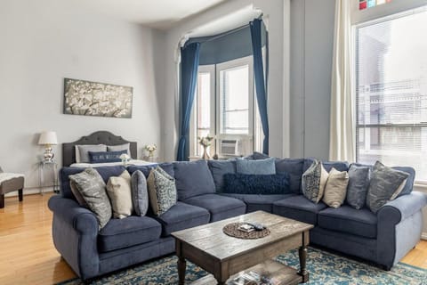 Free Parking Loft Suite Walk to Conv Center Hotel in Gaslamp Quarter