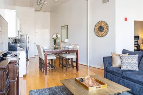 Loft Suite Walk to Conv Center Free Parking Hotel in Gaslamp Quarter