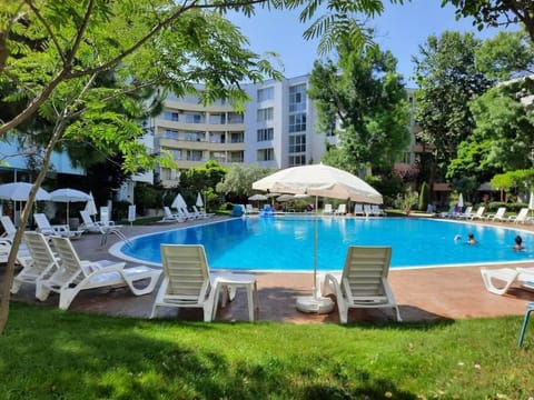 Property building, Day, Natural landscape, Pool view, Swimming pool, Swimming pool, sunbed
