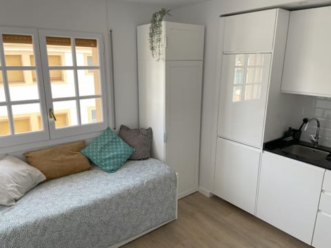 Bed, Living room, Bedroom, wardrobe