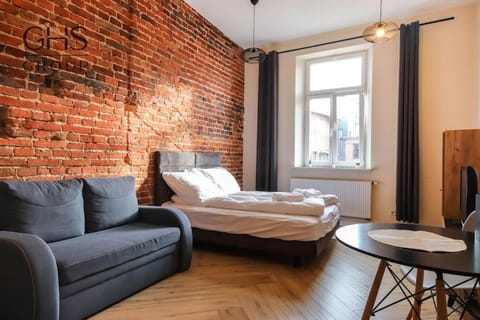 Bed, TV and multimedia, Living room, Photo of the whole room, Seating area, Bedroom