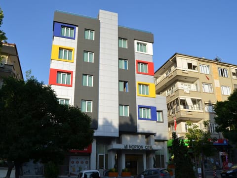 Facade/entrance