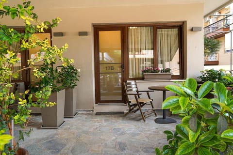 Patio, Day, Balcony/Terrace, Dining area, Garden view