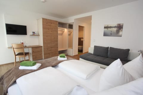 Bed, TV and multimedia, Photo of the whole room, towels, wardrobe