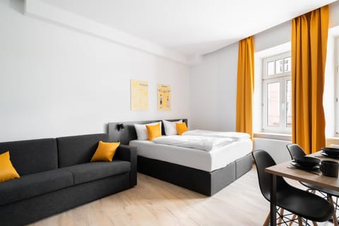 Bed, Seating area
