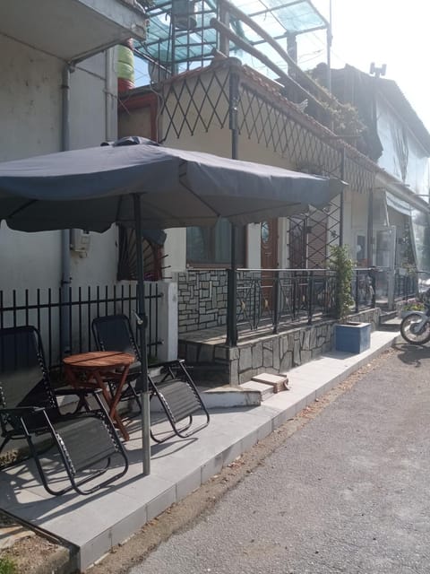 Property building, Patio, Street view, Parking