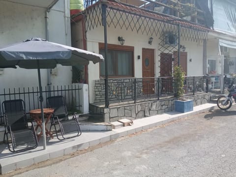 Property building, Day, Parking, Internal: Not applicable to any particular room