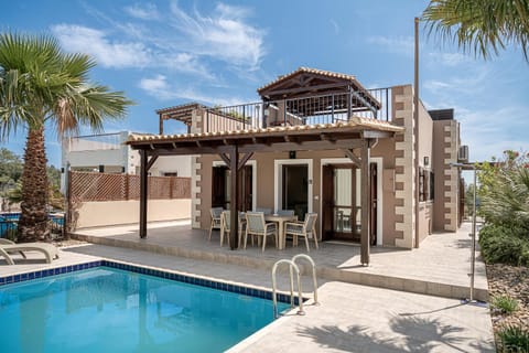 Property building, Patio, Facade/entrance, Balcony/Terrace, Swimming pool, Inner courtyard view