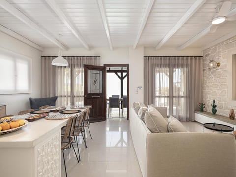 Facade/entrance, Dining area