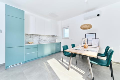 Dining area, kitchen