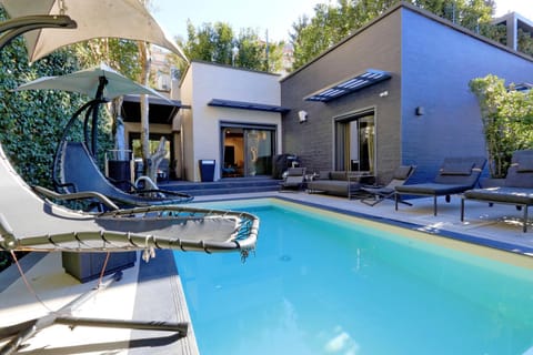 Swimming pool, Swimming pool