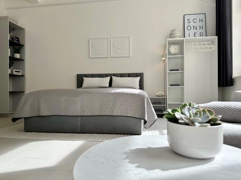 Bed, Living room
