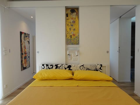 Bed, Photo of the whole room