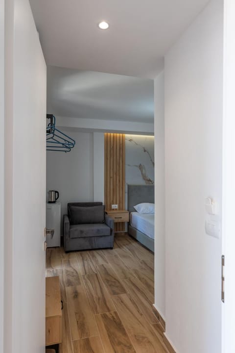 Bed, Living room, Photo of the whole room, Seating area, Bedroom