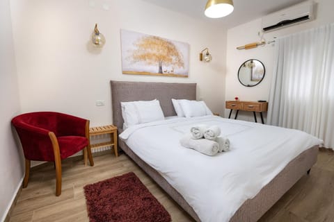 Bed, Living room