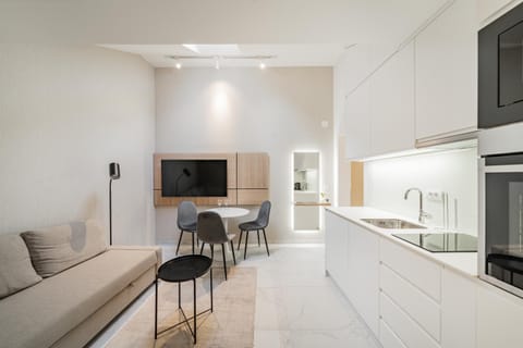 TV and multimedia, Kitchen or kitchenette, Living room, Seating area, Dining area, minibar, pet friendly, stove
