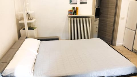 Bed, Dining area, furniture