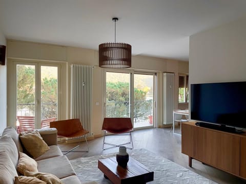 Living room, Lake view