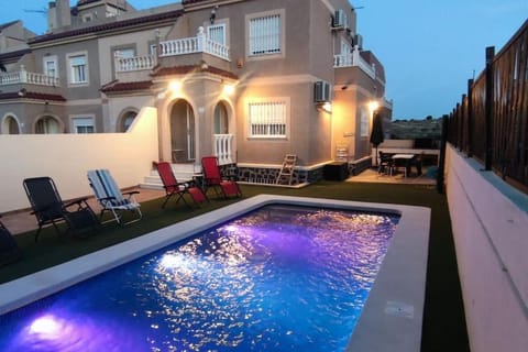 Pool view, Swimming pool, sunbed
