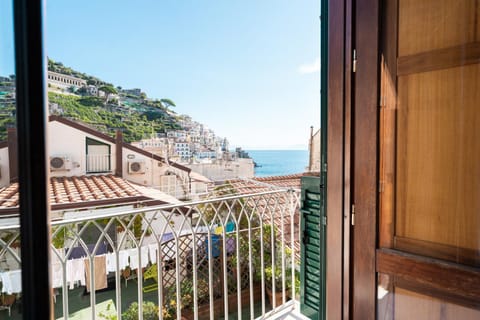 Property building, Day, Natural landscape, Balcony/Terrace, Mountain view, Sea view