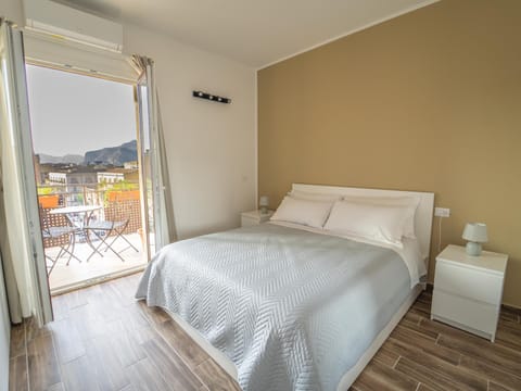 Bed, View (from property/room), Balcony/Terrace, Photo of the whole room, Bedroom, air conditioner, air conditioner