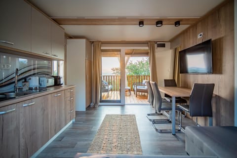 Communal lounge/ TV room, TV and multimedia, Living room, Seating area, minibar