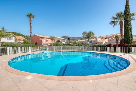 Mazet NEUF - Résidence Tahiti Park piscine Apartment in Le Lavandou