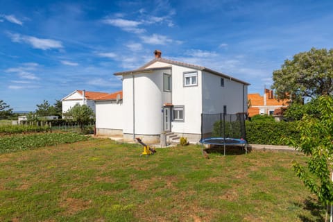 Property building, Facade/entrance, Off site
