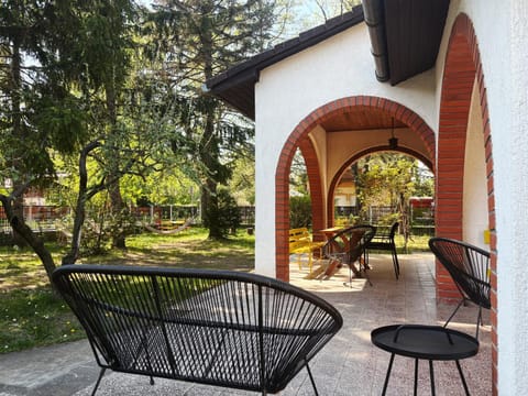 Property building, Garden, Garden, Balcony/Terrace, Balcony/Terrace, Garden view, Garden view