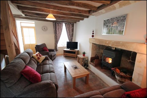 TV and multimedia, Living room, Seating area, Evening entertainment