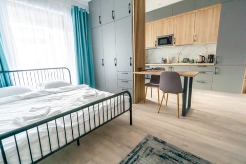 Bed, Kitchen or kitchenette, Photo of the whole room, Bedroom, minibar