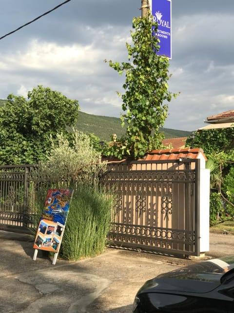 Property logo or sign, Garden, Photo of the whole room, Text overlay, Certificate/Award