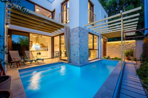 Property building, Swimming pool