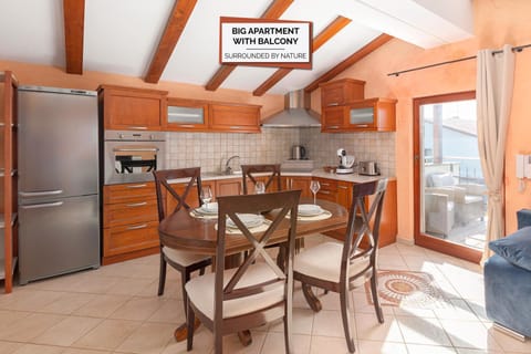 Kitchen or kitchenette, Seating area, Dining area, kitchen