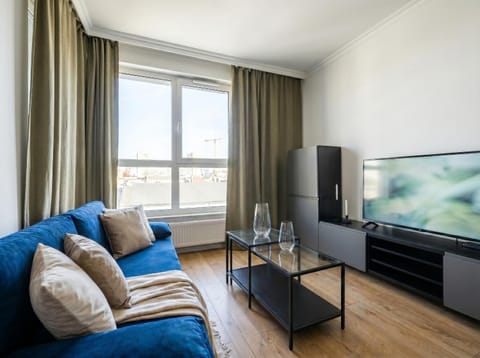 Communal lounge/ TV room, TV and multimedia, Living room, Seating area, Evening entertainment