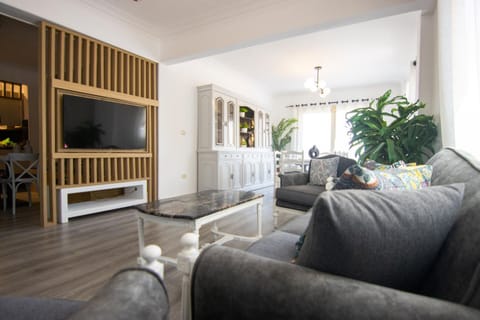 TV and multimedia, Living room, Seating area