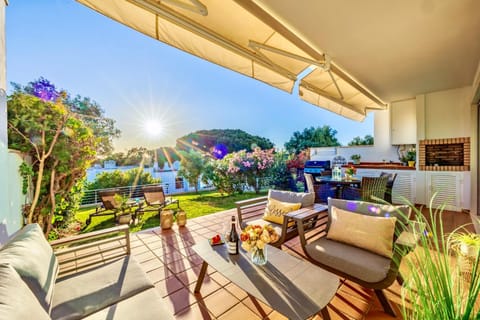 Patio, Garden, Seating area, sunbed
