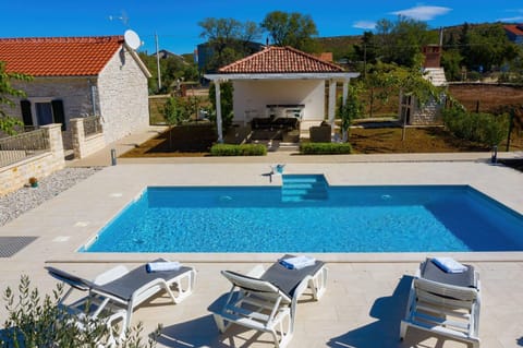 Property building, Patio, Day, Balcony/Terrace, Pool view, Swimming pool, Swimming pool, sunbed