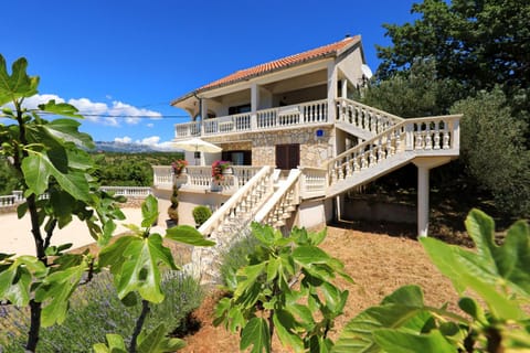 Property building, Facade/entrance, Off site