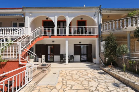 Property building, Facade/entrance, Off site