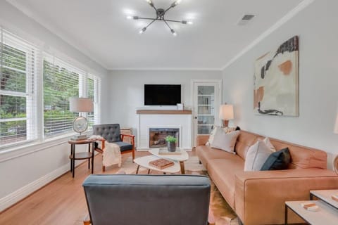 Mid-Century Bungalow - Blue Mile & Close to GSU House in Statesboro