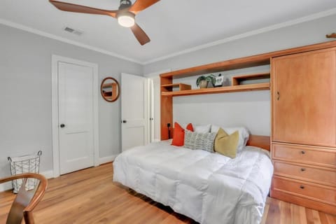 Mid-Century Bungalow - Blue Mile & Close to GSU House in Statesboro