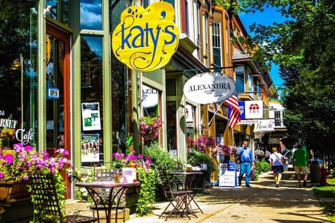 Chair Lift Lodge- Best Location in EVL Village! House in Ellicottville