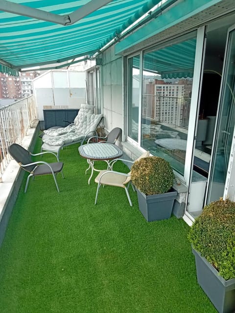 Patio, Garden, Seating area, Garden view, sunbed