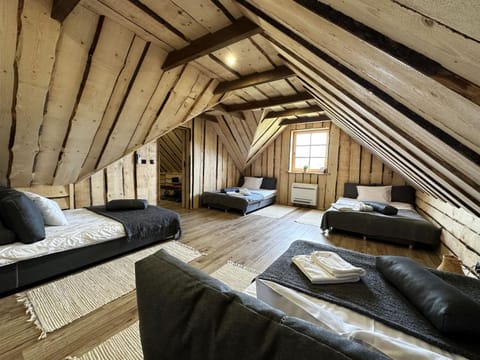 Bed, TV and multimedia, Living room, Photo of the whole room, Seating area, Bedroom
